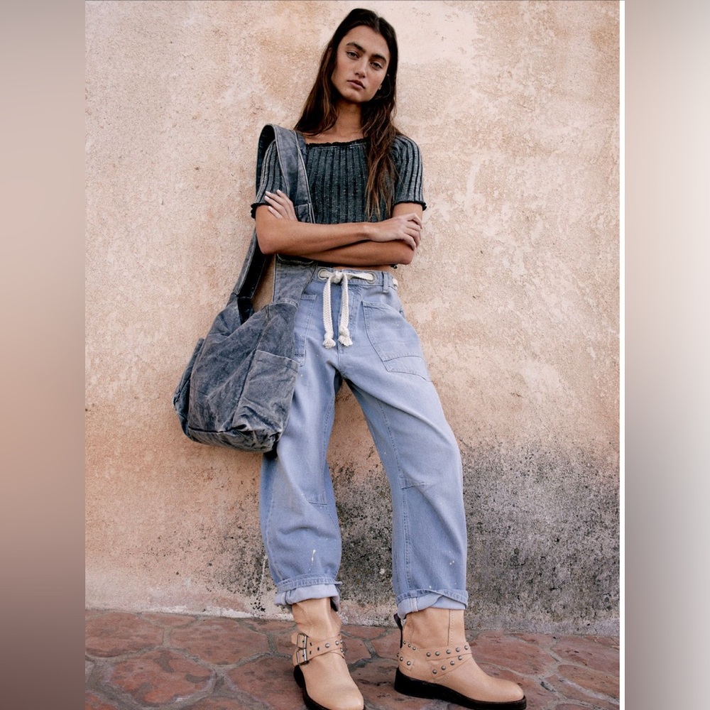 We The Free Moxie Pull on barrel jeans size 33
Free People